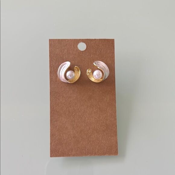 Elegant Gold Pearl Earrings A1129 - Picture 4 of 4